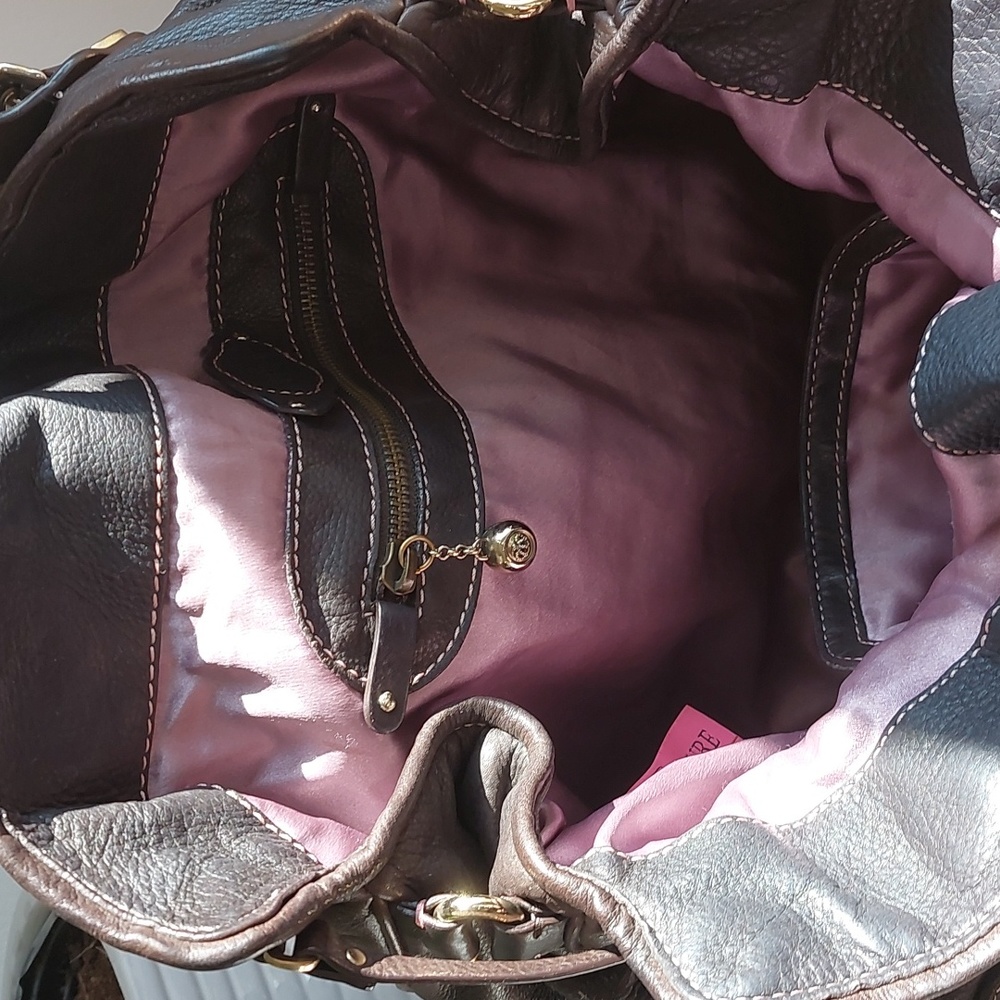Juicy Couture lux leather tote Gen 1 ๐๐๐๐ - Picture 8 of 17